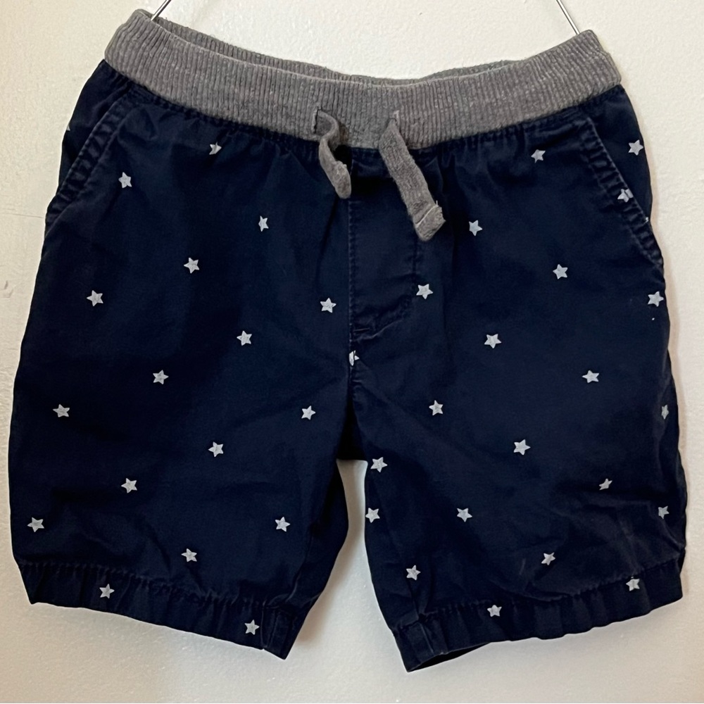 Boys Cater shorts 4T with pockets blue with. stars